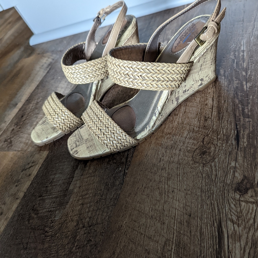 LifeStride Nude Wedges